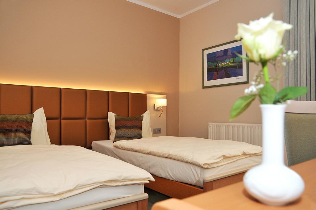 Hotel Friesen Werdau Exteriör bild