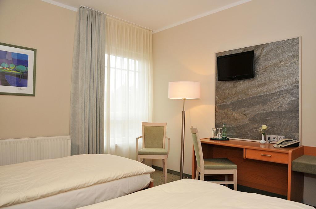 Hotel Friesen Werdau Exteriör bild